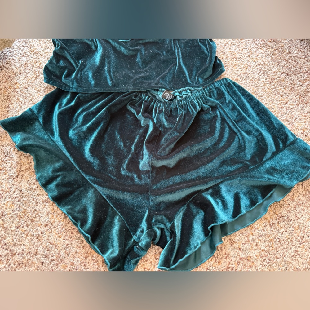 Mentionables | Green Satin Pajama Set with Elegant Ruching | Size Medium - Picture 10 of 12